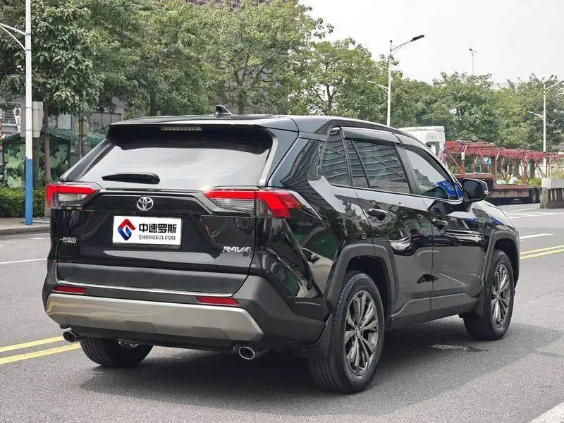 RAV4 Rongfang 2023 2.0L CVT 2WD Fashion Edition — 7