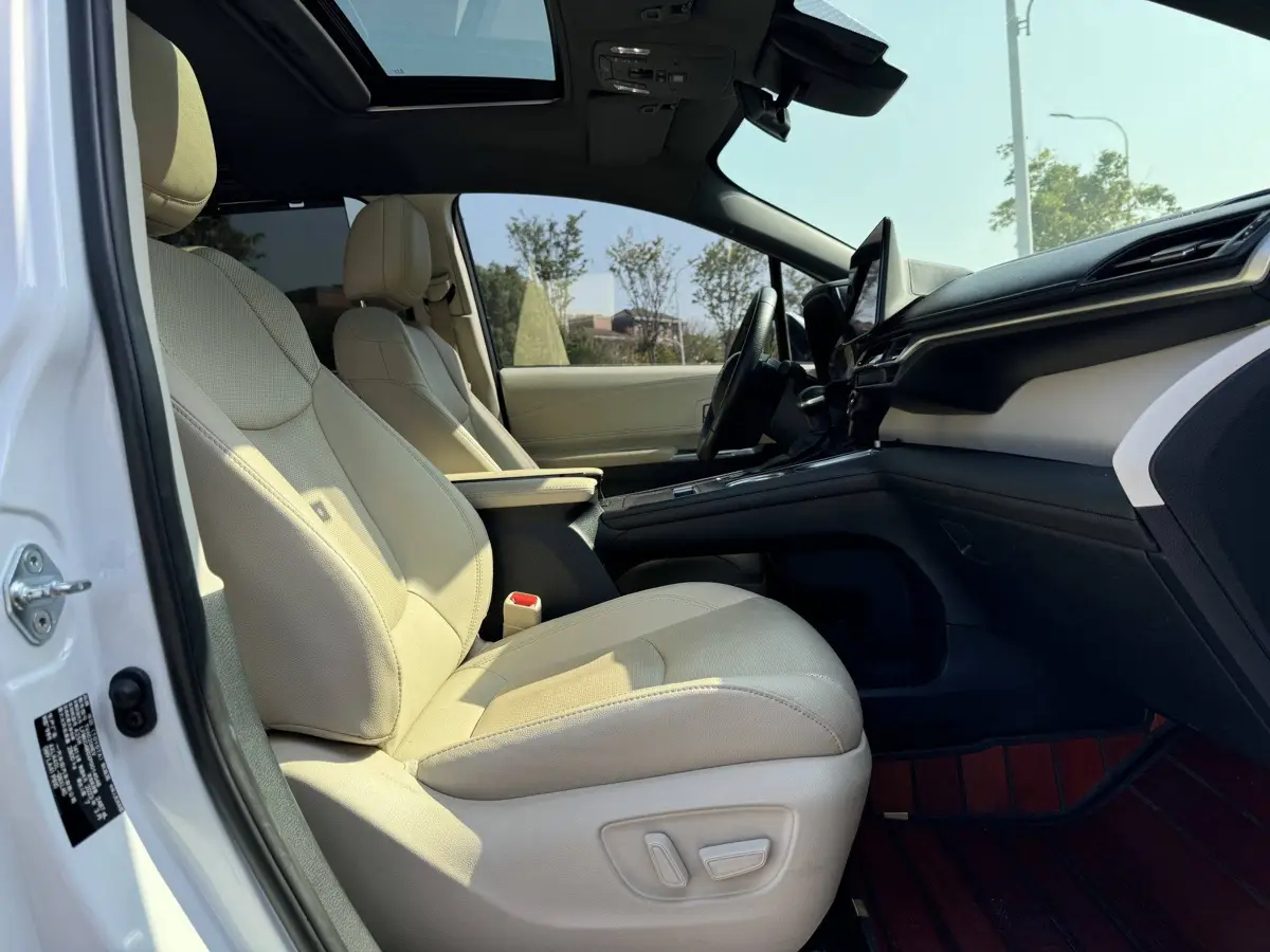 Grevia 2022 2.5L Hybrid Premium Edition — 7