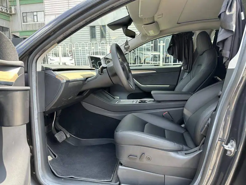 Model Y 2022 facelifted rear-wheel drive version — 15