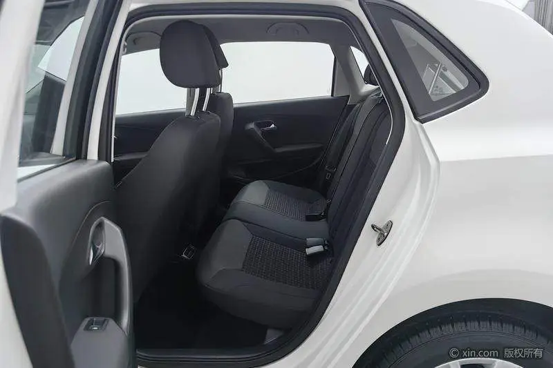 Polo 2014 1.6L Automatic Comfort Edition — 19