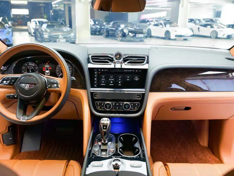 Bentayga 2025 4.0T V8 Long Wheelbase Art Edition — 8