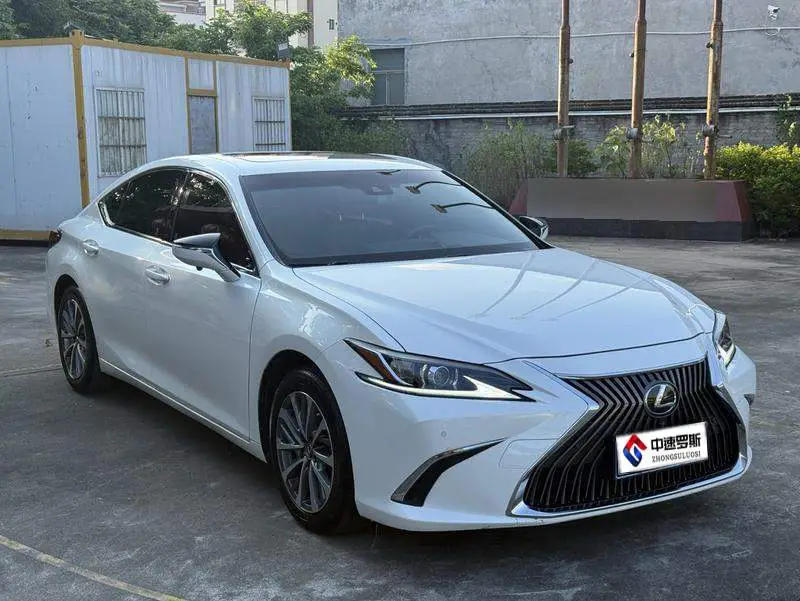 Lexus ES 2021 200 Excellence Edition — 3