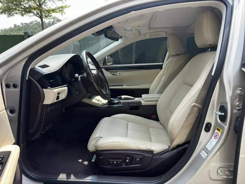 Lexus ES 2015 300h Comfort Edition — 9