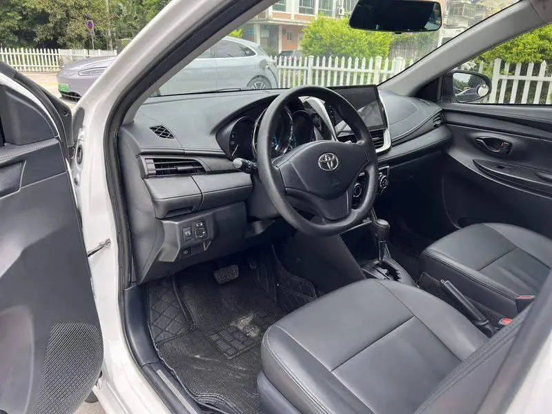 YARiS L Enjoy 2017 1.5E CVT Charm Edition — 8