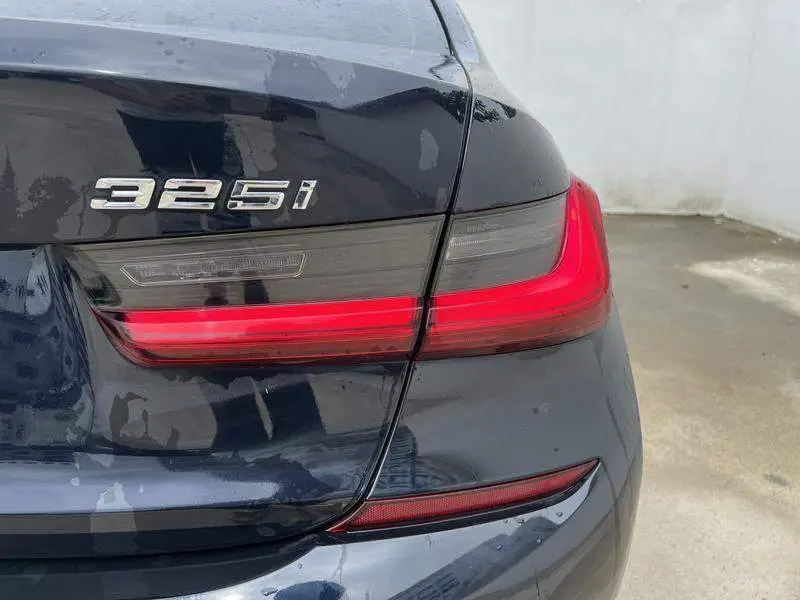 BMW 3 Series 2021 facelift 325i M Sport Night Edition — 7