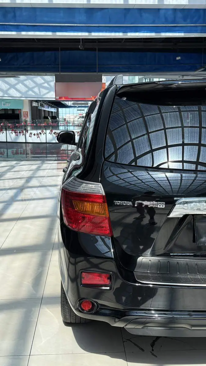 Highlander 2011 2.7L 2WD 7-seat luxury version — 7