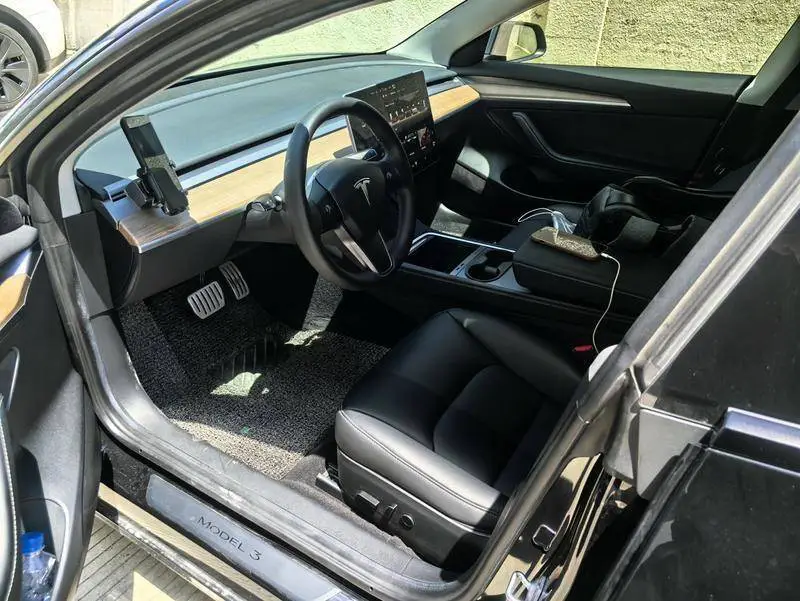 Model 3 2022 Performance All-Wheel Drive — 7