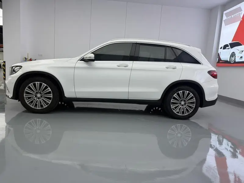 Mercedes-Benz GLC 2017 GLC 260 4MATIC Dynamic — 4