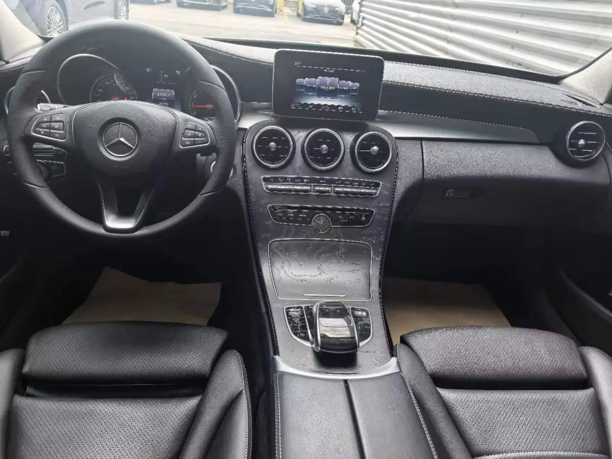 Mercedes-Benz C-Class 2017 C 200 L Sports Edition — 6