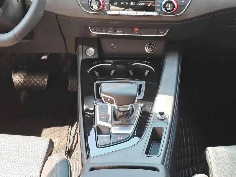 Audi A4L 2023 40 TFSI Luxury Dynamic Edition — 7