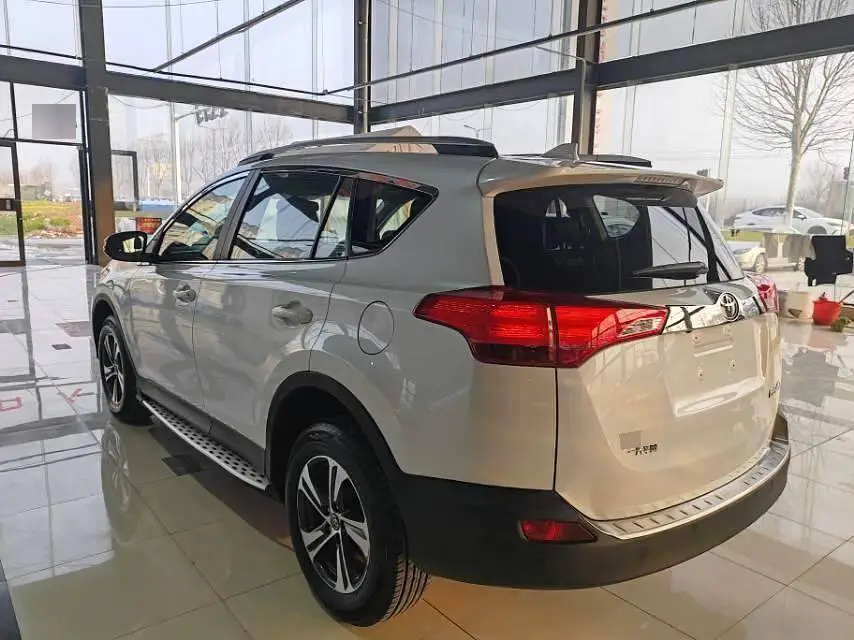 RAV4 Rongfang 2015 2.0L CVT 2WD Fashion Edition — 3