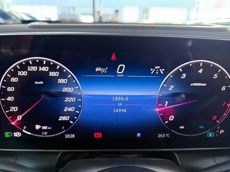 Mercedes-Benz GLC 2023 GLC 300 L 4MATIC Luxury 5-seater — 9