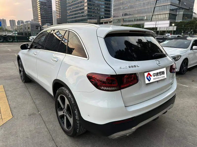 Mercedes-Benz GLC 2021 GLC 260 L 4MATIC Dynamic — 4