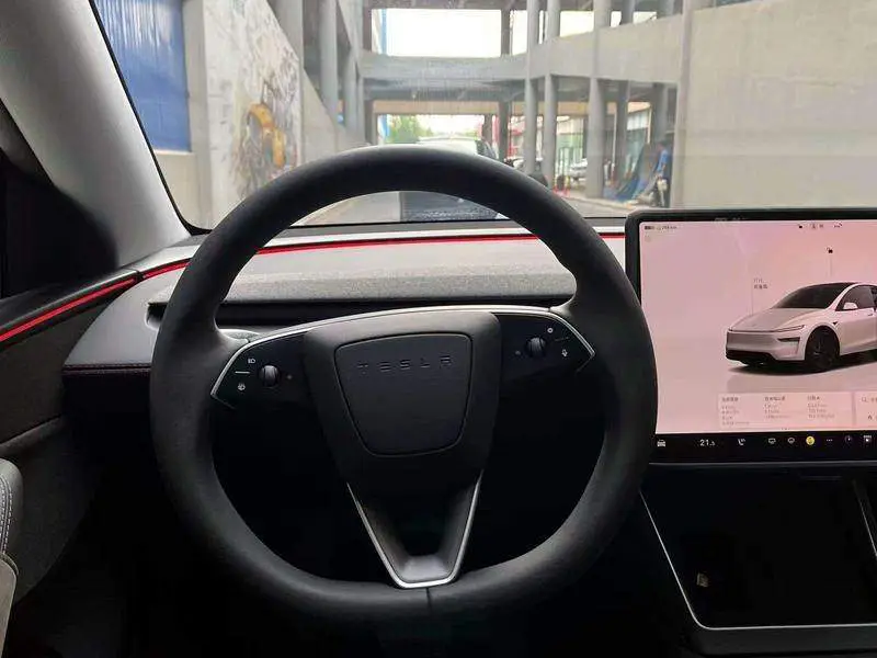 Model Y 2025 rear-wheel drive version — 10