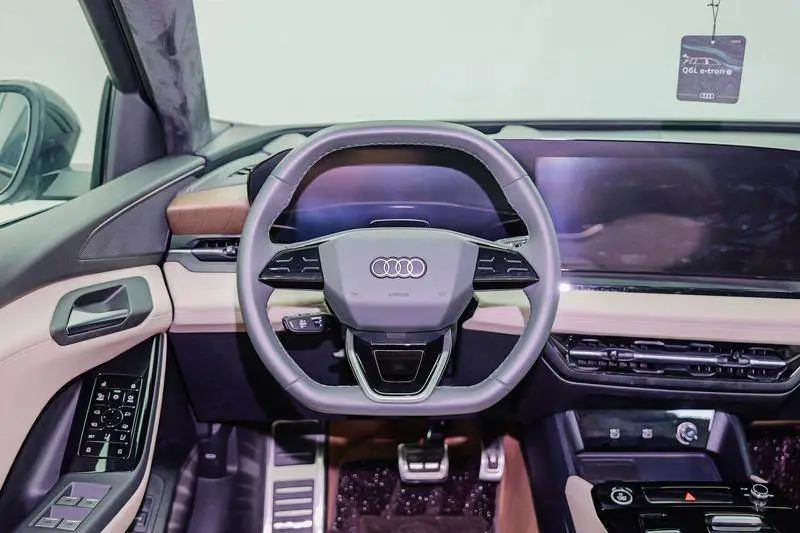 Audi Q6L e-tron 2026 First Edition Navigator — 15