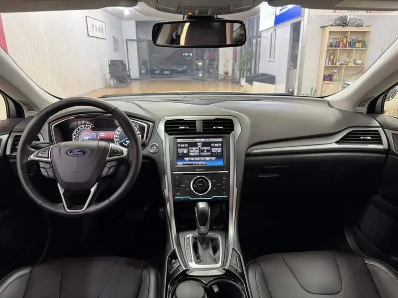 Mondeo 2013 2.0L GTDi240 luxury sports model — 13