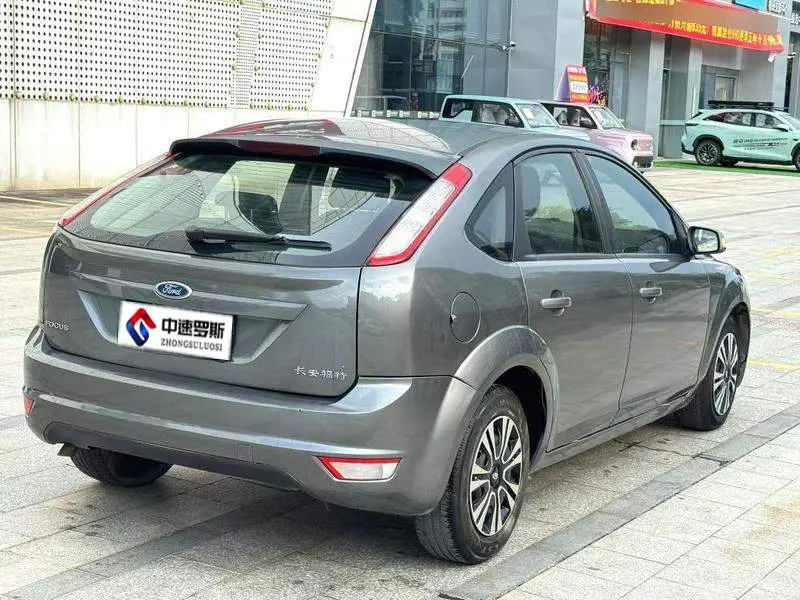 Fox 2012 Hatchback Classic 1.8L Automatic Basic Model — 4