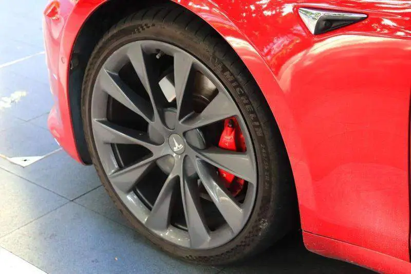 Model S 2020 Performance — 11