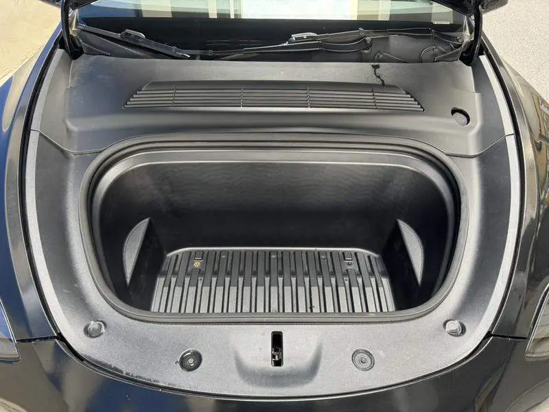 Model Y 2024 rear-wheel drive version — 17