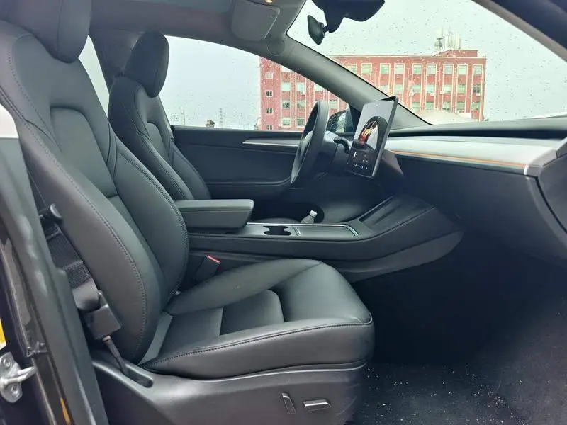 Model Y 2024 rear-wheel drive version — 14