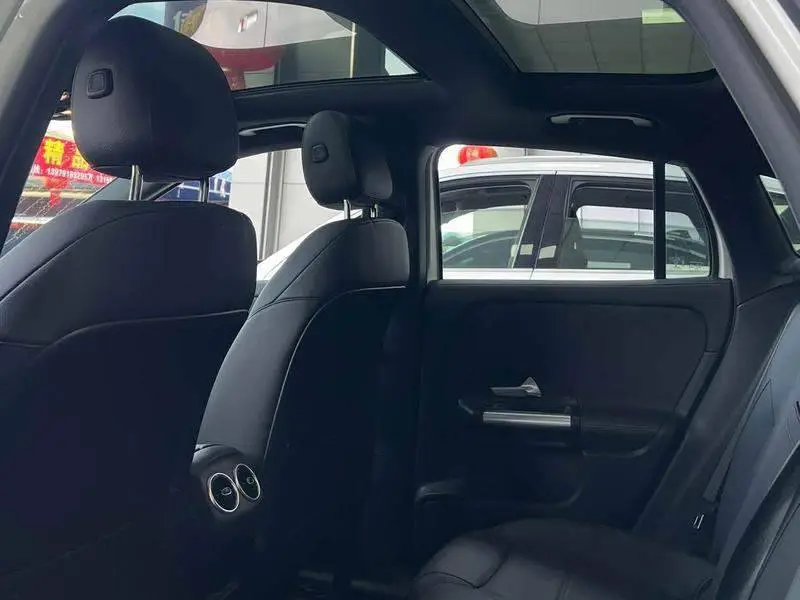 Mercedes-Benz GLA 2020 GLA 200 — 13
