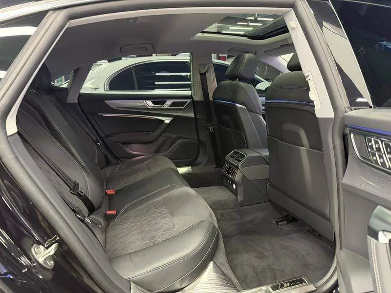 Audi A7L 2024 45 TFSI quattro Luxury Edition — 16
