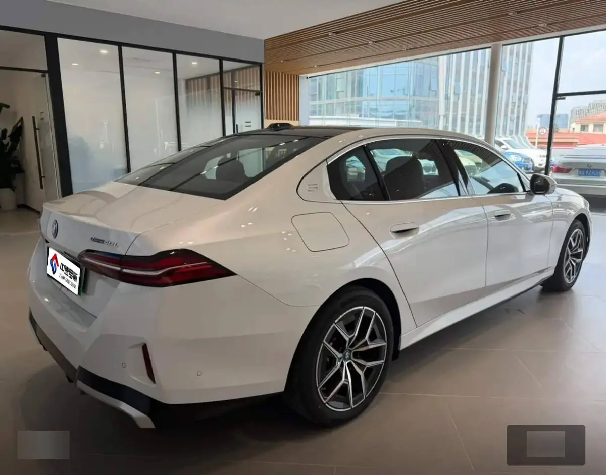 BMW i5 2025 eDrive 40L M Sport Package — 2