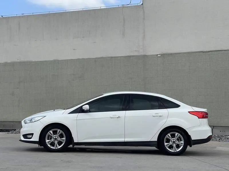 Fox 2017 Sedan 1.6L Automatic Comfort Smart Edition — 4