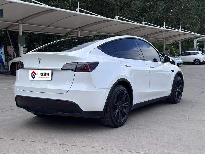Model Y 2022 Long Range All-Wheel Drive — 6