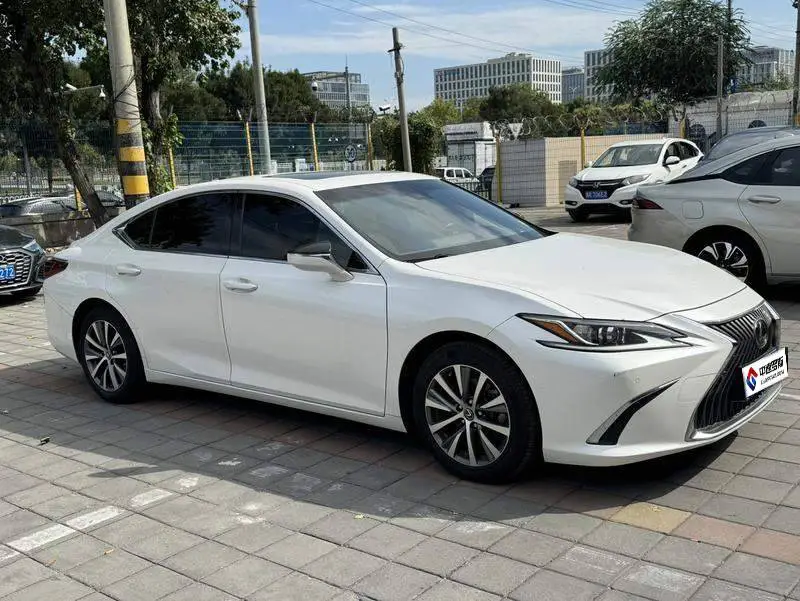 Lexus ES 2018 200 Excellence Edition National VI — 3