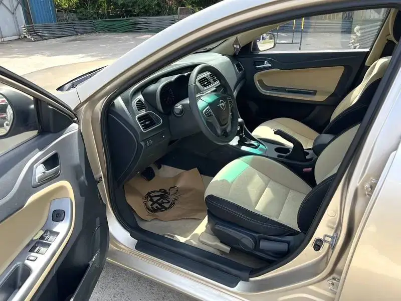 Familia 2014 M5 1.6L Automatic Elite — 6