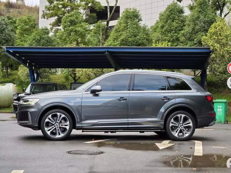 Audi Q7 2022 55 TFSI quattro S line premium model — 4