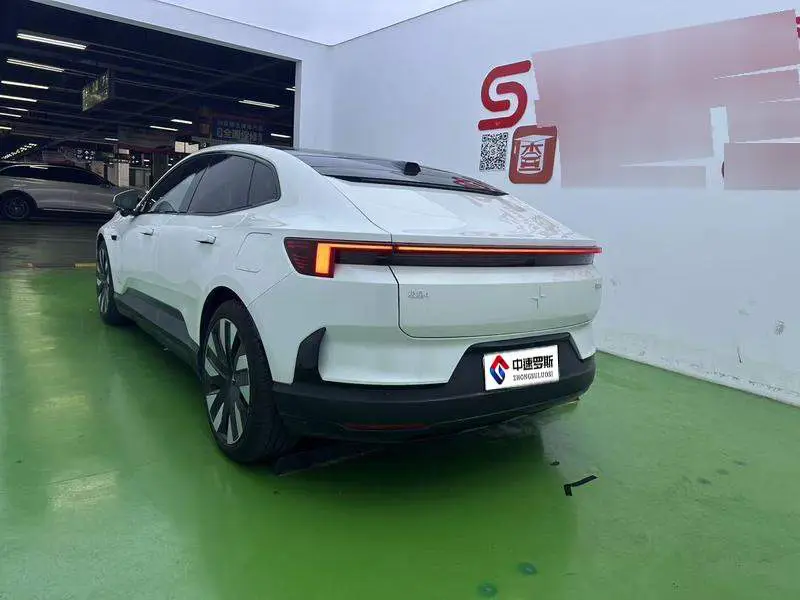 Polestar 4 2024 Single Motor Standard Range PLUS Double Star Interconnected Edition — 4