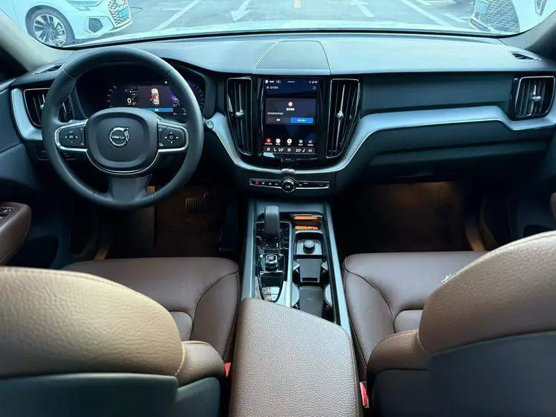 Volvo XC60 2022 B5 4WD Zhiyi Luxury Edition — 7