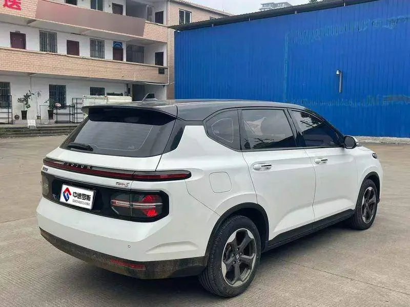 Baojun RM-5 2019 1.5T CVT 24-hour online premium 5-seater — 6
