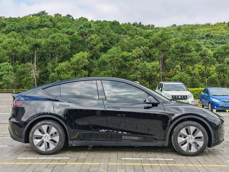 Model Y 2022 facelifted rear-wheel drive version — 4