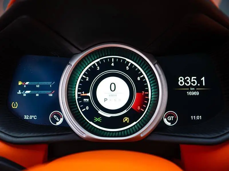 Aston Martin DB11 2020 4.0T V8 Coupe — 16