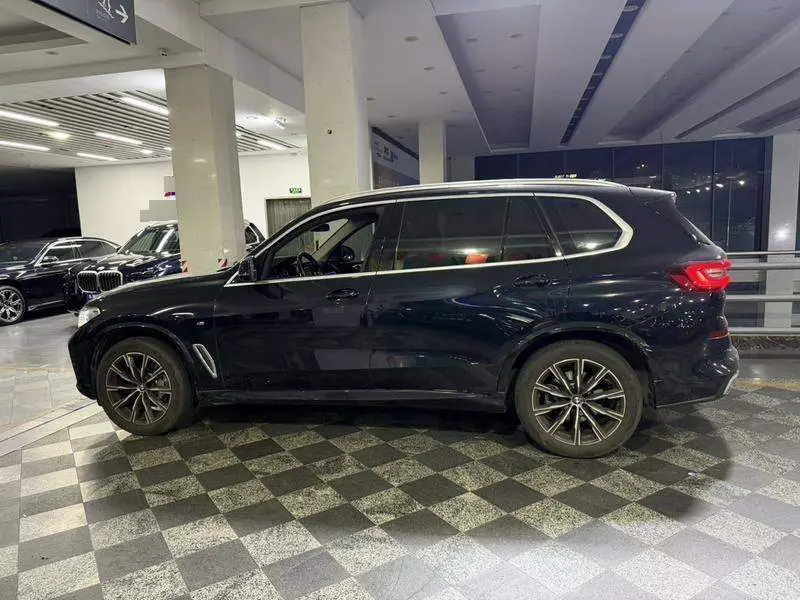 BMW X5 2022 xDrive 30Li Premium M Sport Package — 3