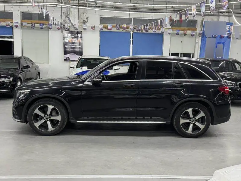Mercedes-Benz GLC 2018 GLC 260 4MATIC Luxury — 4
