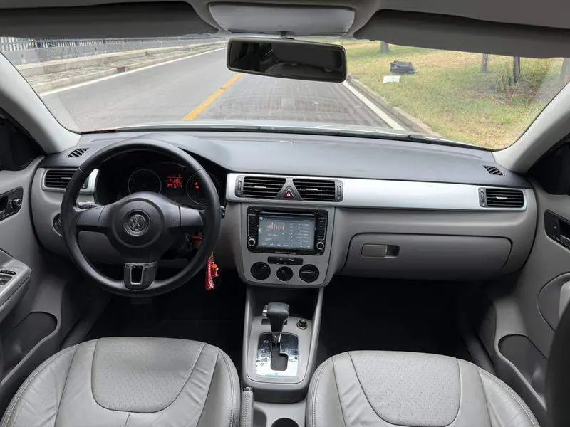 Bora 2011 1.6L Automatic Comfort — 11