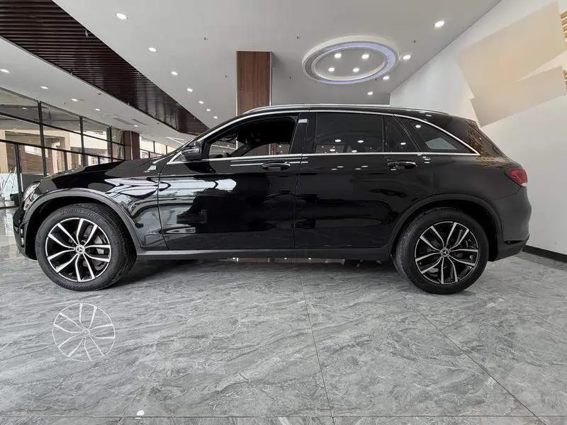 Mercedes-Benz GLC 2022 GLC 260 L 4MATIC Luxury — 4