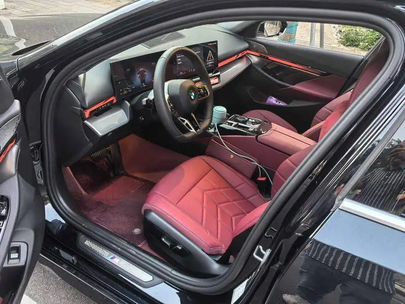 BMW 5 Series 2025 530Li Leading M Sport Package — 8