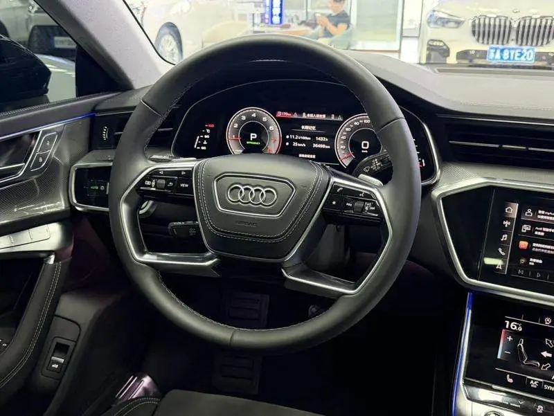 Audi A7L 2024 45 TFSI quattro Luxury Edition — 12