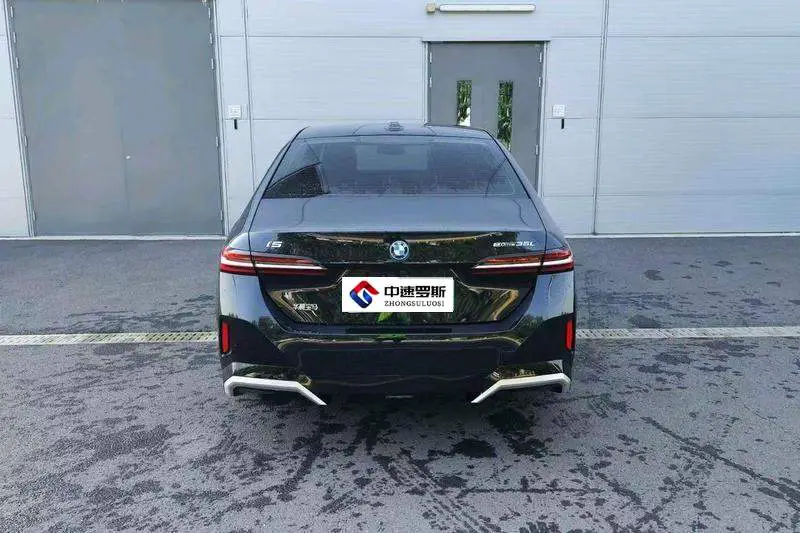 BMW i5 2025 eDrive 35L M Sport Package — 4