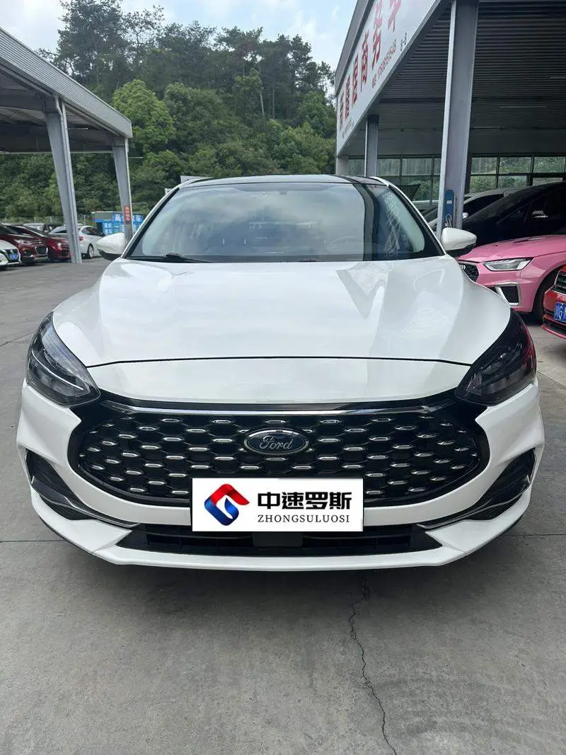 Fox 2021 Sedan EcoBoost 180 Automatic Front — 2