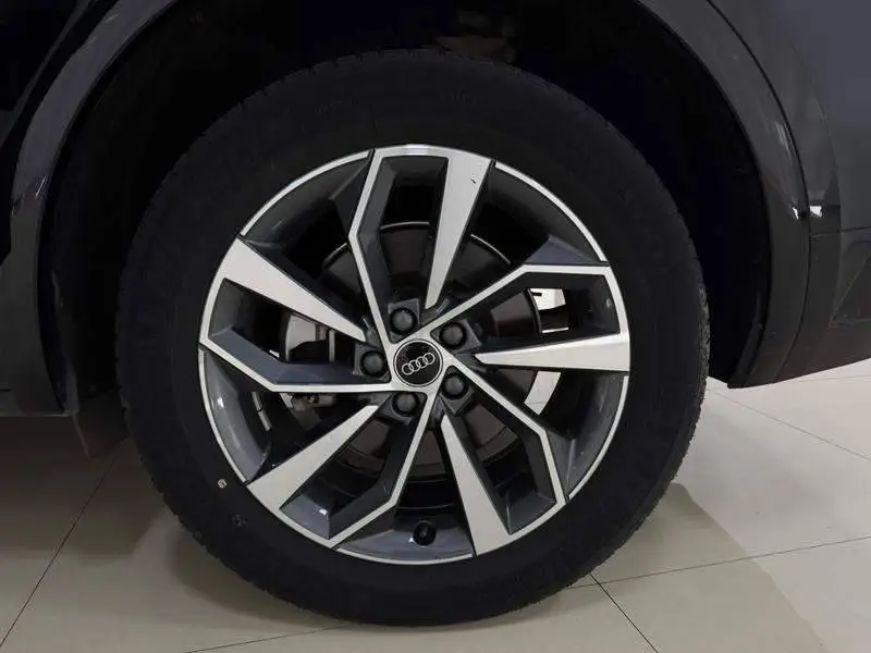 Audi Q5L 2023 40T Luxury Dynamic Model — 6