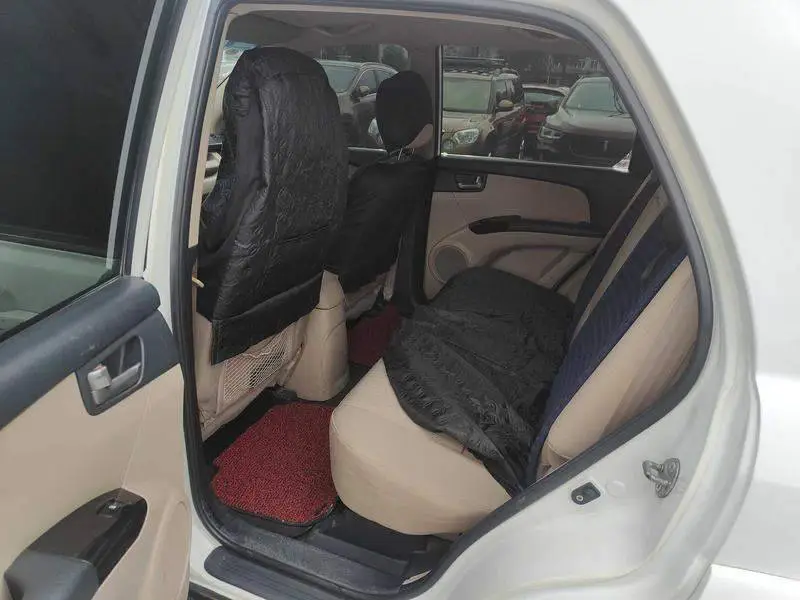 Lion 2011 2.0L Automatic 2WD GL — 9
