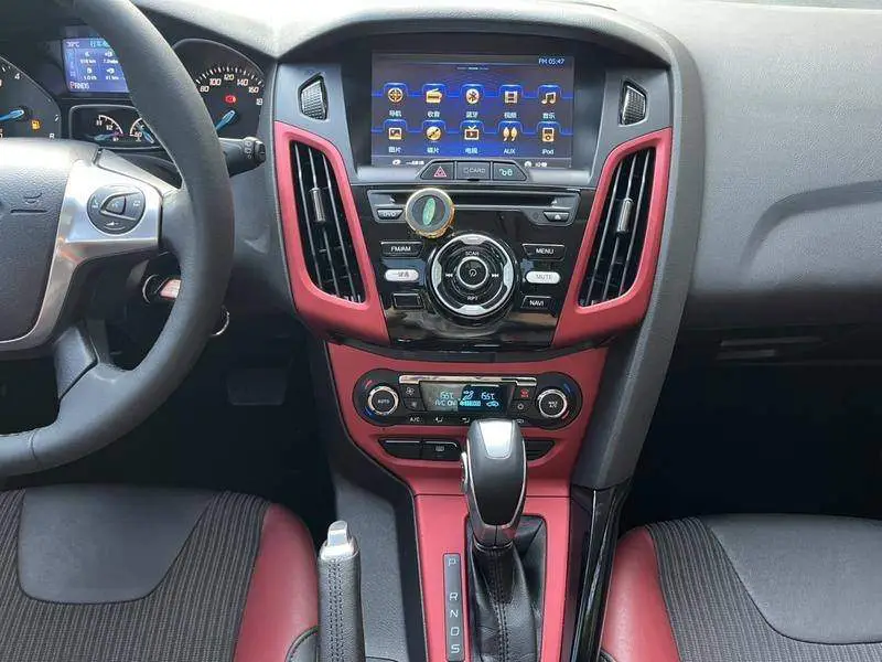 Fox 2012 Hatchback 2.0L Automatic Luxury Sports — 16