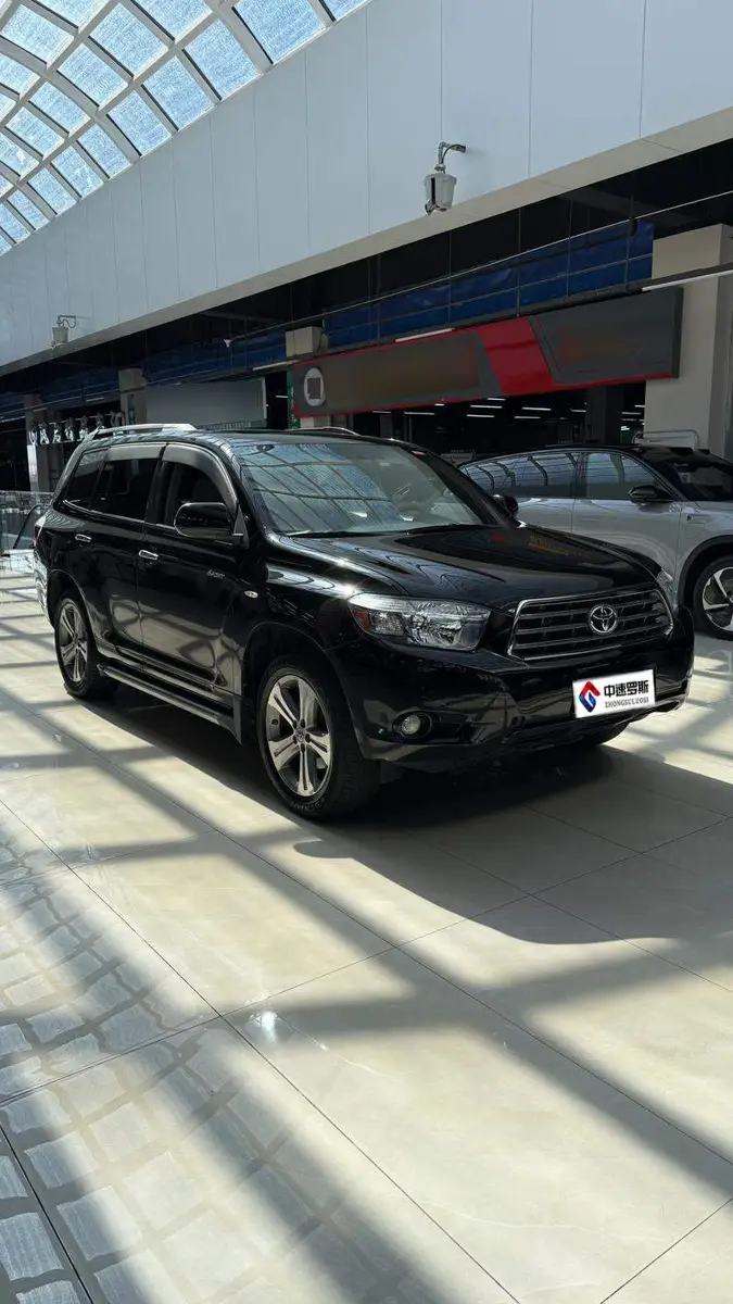 Highlander 2011 2.7L 2WD 7-seat luxury version — 2