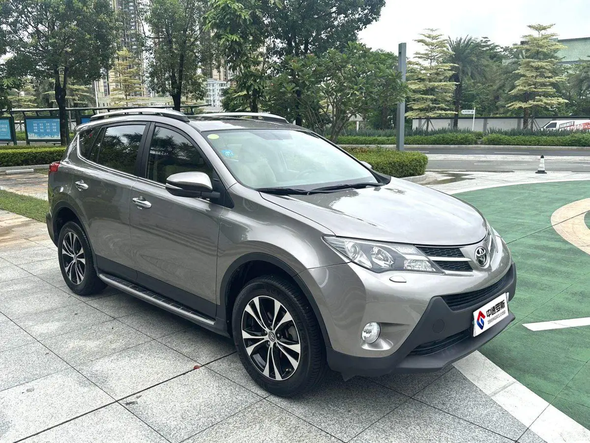 RAV4 Rongfang 2015 2.5L Automatic 4WD Elite Edition — 3